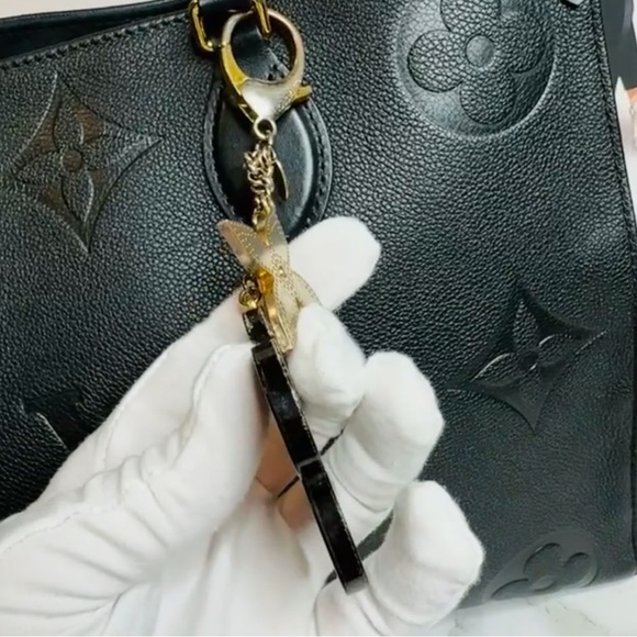 Louis Vuitton Stipply Flower Gold Brass & Tortoise Acetate Bag Charm, EUC - Picture 3 of 16